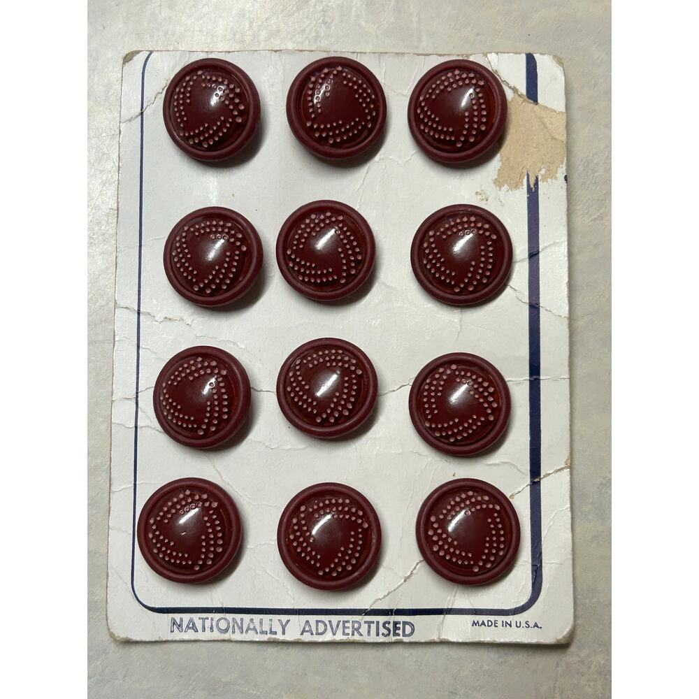 Vintage 30's-40's Bakelite Deep Cherry Red Buttons Original Full Card of 12‎